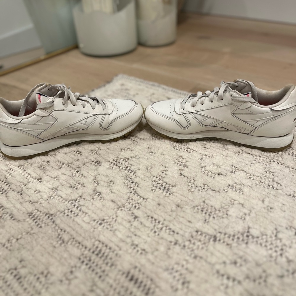 Reebok Women’s Classic White leather 8.5 sneakers - Picture 5 of 7